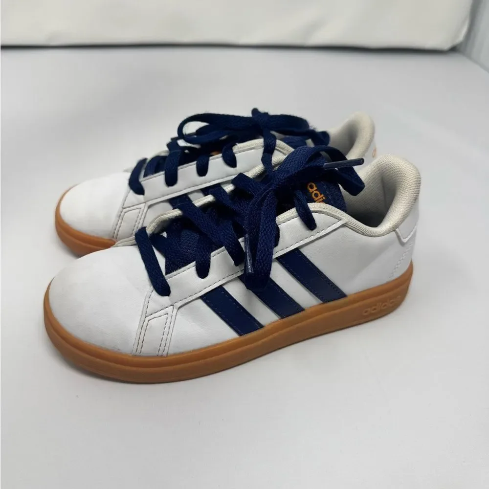 Adidas Grand Court Lifestyle Lace-Up GS in Cloud White and Dark Blue youth 1